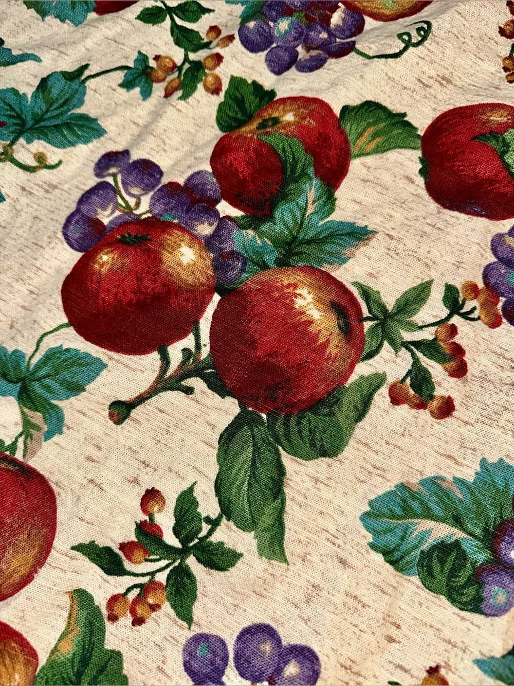 Vintage Sakura Fruit-Print Oval Tablecloth in Red, Green & Purple